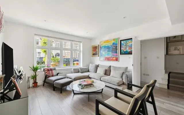 Alyth Gardens, London, NW11 7EN 0