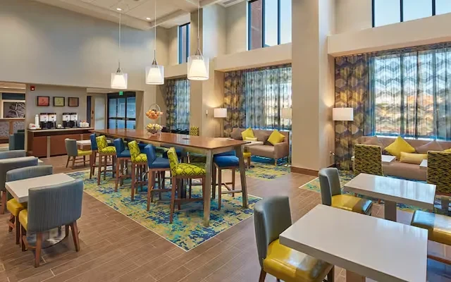 Hampton Inn & Suites by Hilton Sacramento at CSUS 4