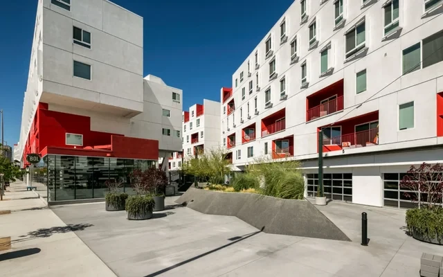 One Santa Fe - chỗ ở sinh viên tại Los Angeles