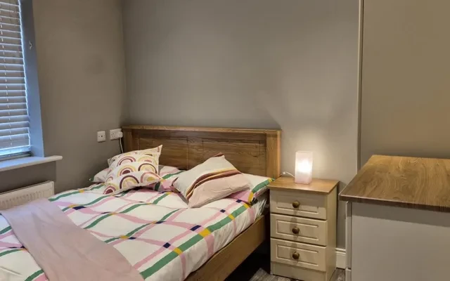 Cozy Double bedroom in Whitehall 0