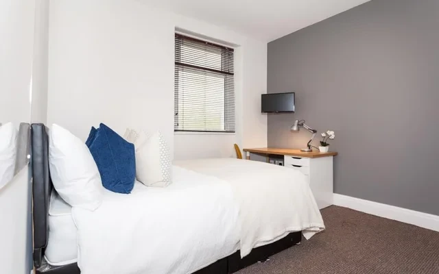 13 St Peters Street 3
