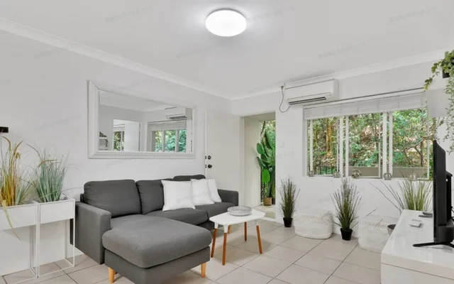 74 SIR FRED SCHONELL DRIVE 3