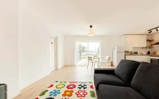 T2 Apartment with pool in Charneca de Caparica, Lisbon  (SEP-MAY Only) 4