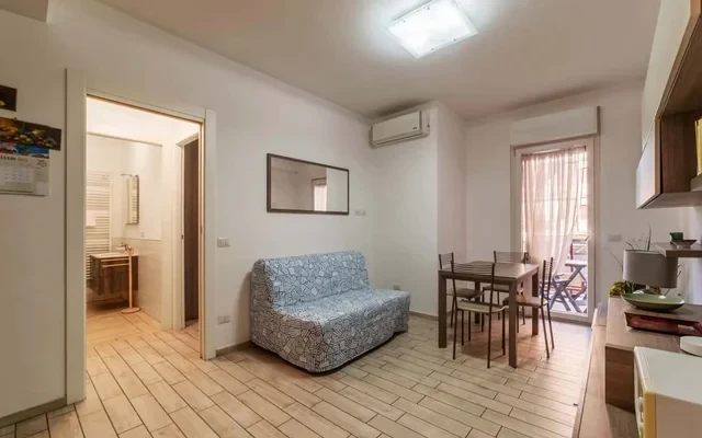 Sleek flat w/ easy access to central Rome 0