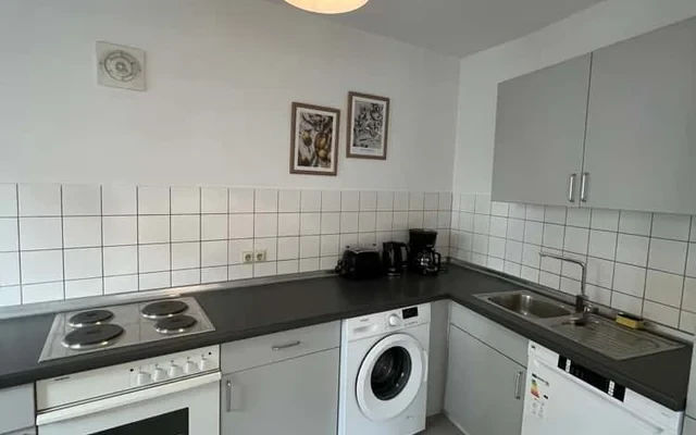 Kira - hell und schoen in Schoeneberg wohnen 3