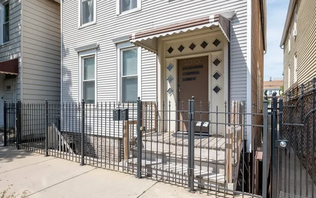 2010 S Loomis Street 1