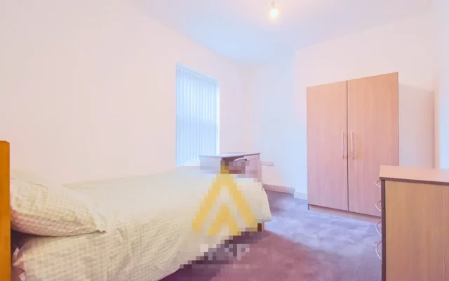 Entire Place·5B1.5B···74 Raddlebarn Road Birmingham B29 6HJ 3