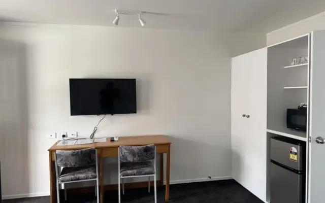 Grosvenor Motor Inn - Hamilton student accommodation - Standard Shower Studio