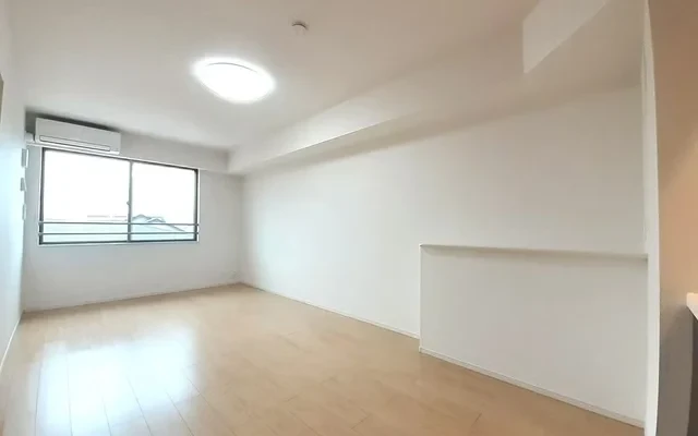 Collette I, Room 303 1