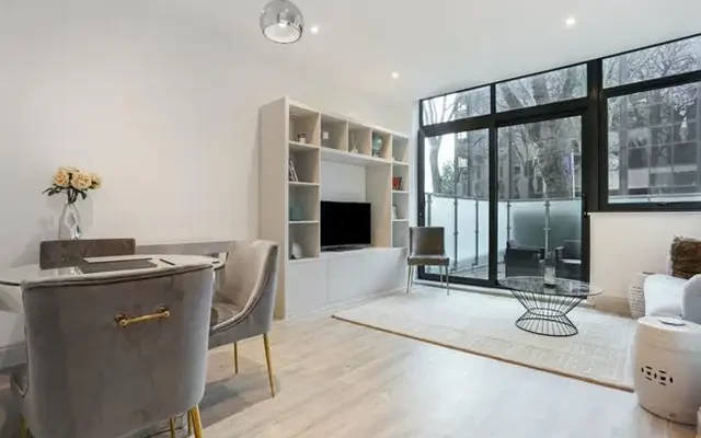 Chiswick High Road, Chiswick, London, W4 5RL 2