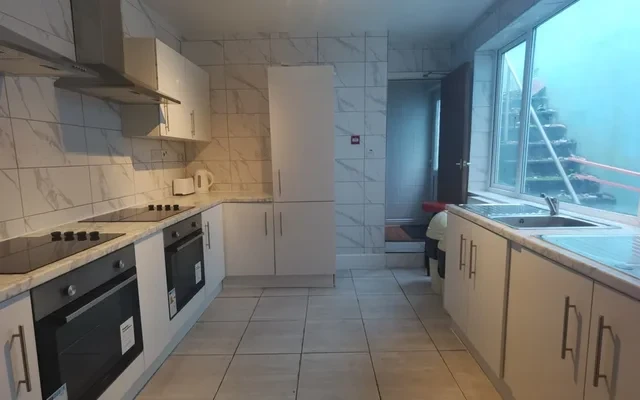 Room 2 King Edwards Road, Swansea SA1 4