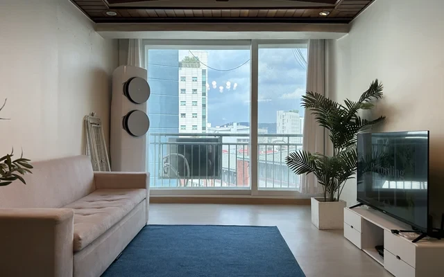#1 Dongdaemun, Three-Bedroom Apartment with Furniture 1