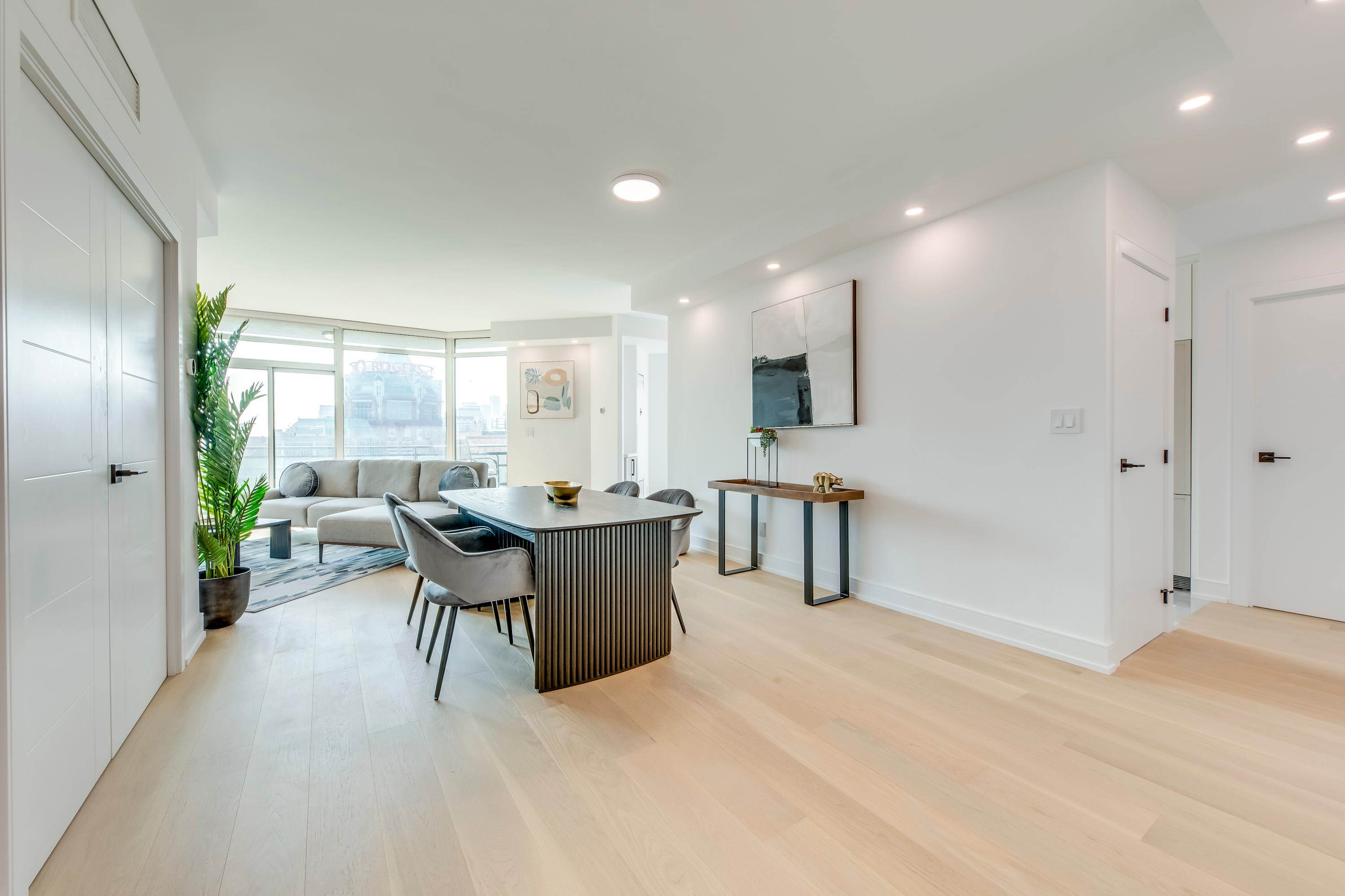 300 bloor st e 3