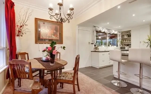 1/4 Ware Crescent, Ringwood East 4