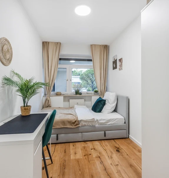 Harthauserstraße 83