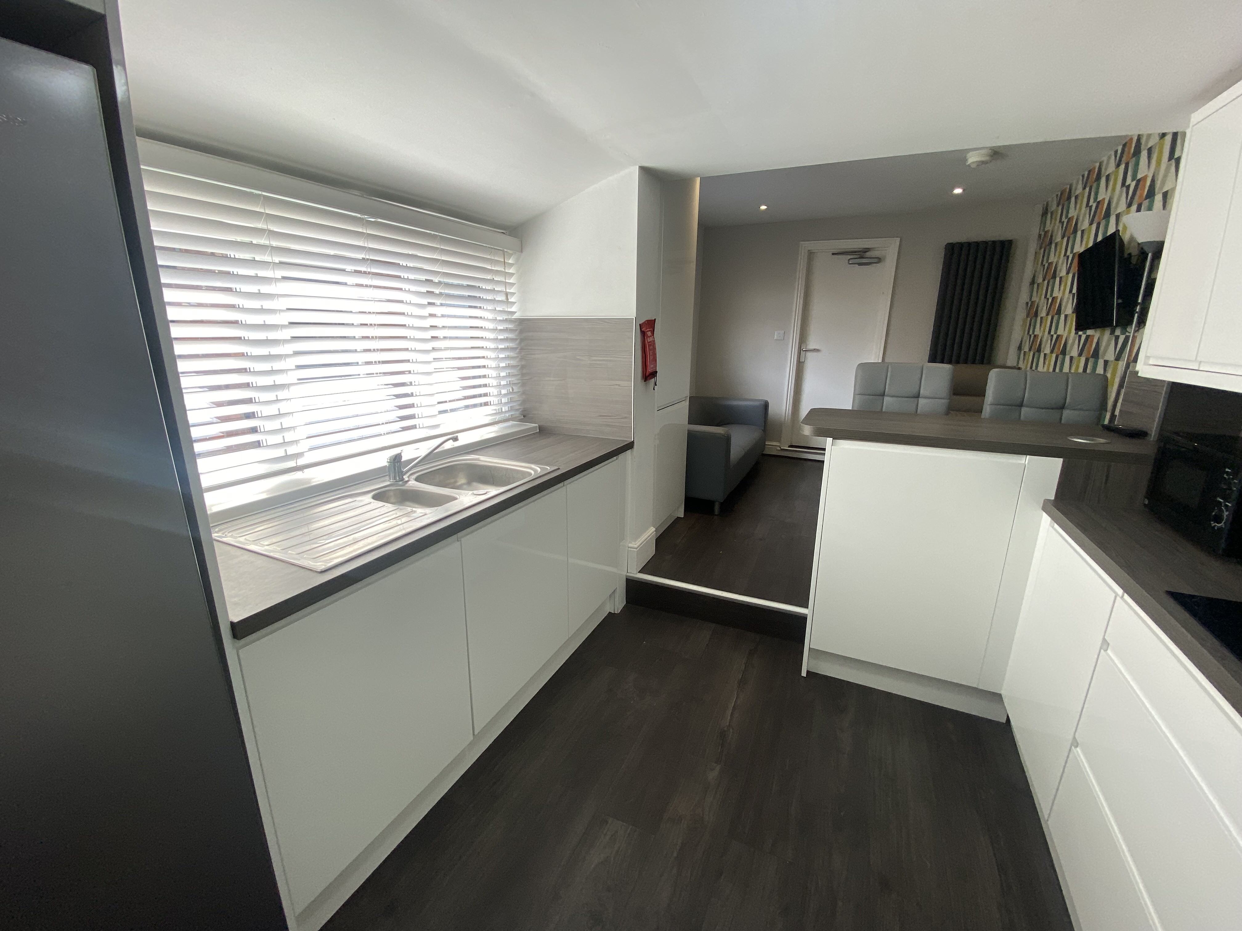 86 Cranbrook Avenue photo 5