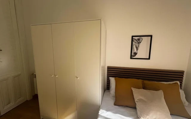 Apartment in Plaza Olavide, 6 bedrooms with 3 balconies on the 5th floor (3H0) 3