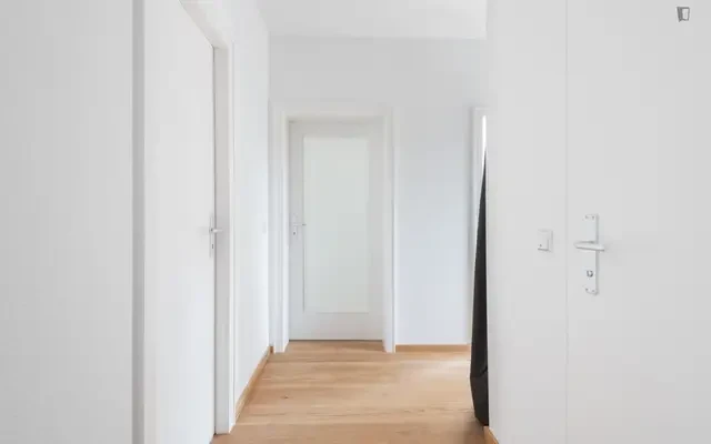 Comfy single bedroom in shared apartment 3