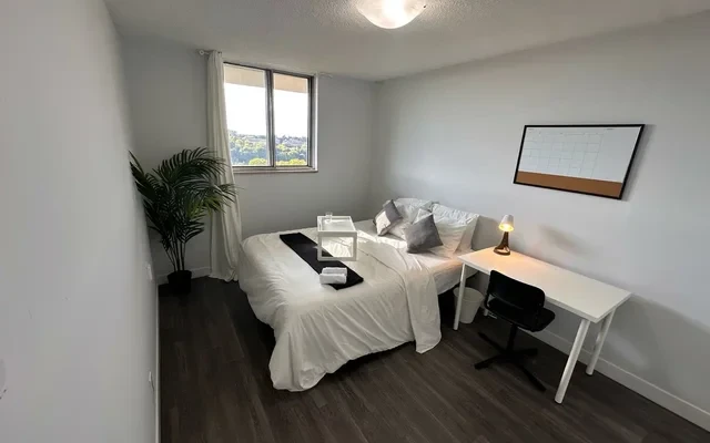 411 Duplex Ave 2
