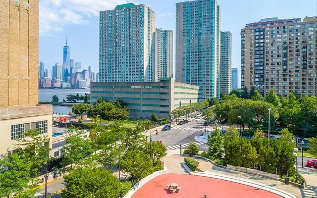 Waterside Square North 3