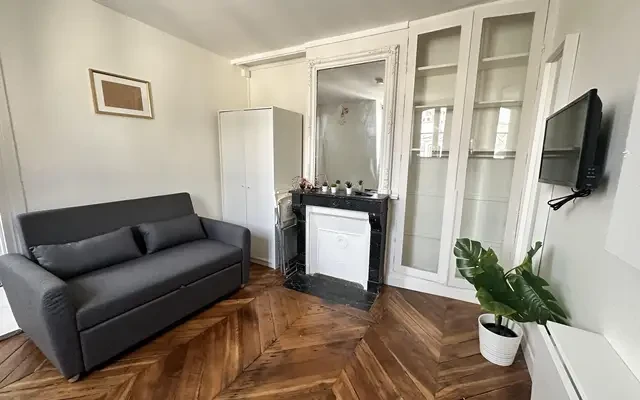PARIS 9e·18m²·F1·Studio·With furniture 0