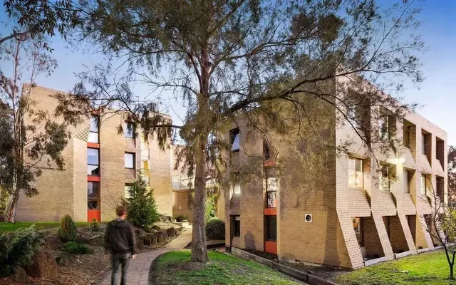 La Trobe University - Chisholm College 2