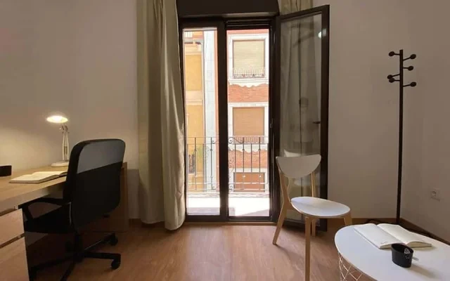 Piso de 7 habitaciones en Ciutat Vella 1
