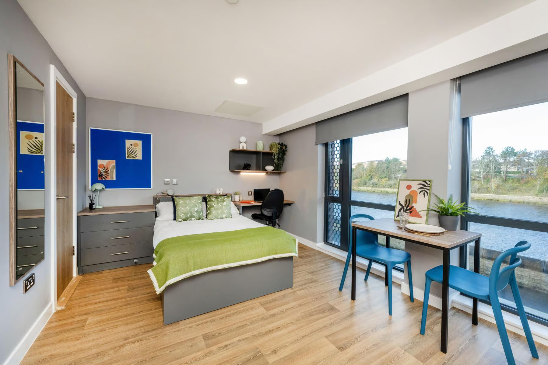 Premium Riverview Studio