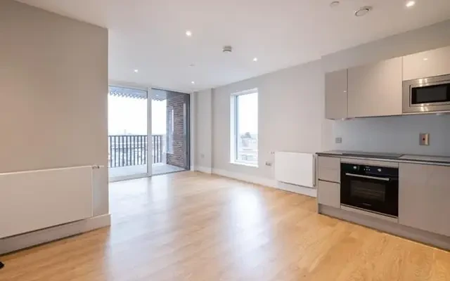 Summerstown, London, SW17 0HF 0