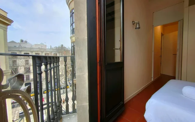 RL Spacious 2-Bed Apt on La Rambla. Wifi &Central 4