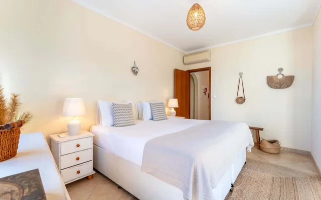Wonderful 3 BDR Duplex W/ Terrace 1