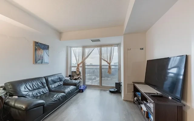275 Village Green Square 2