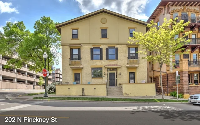 202-204 N Pinckney St 0