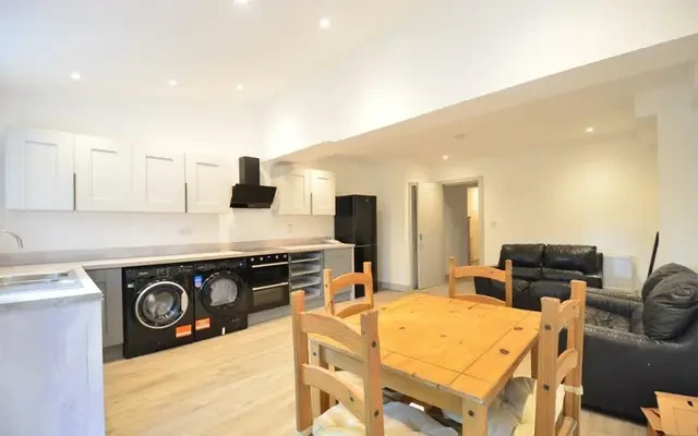 Entire Place·4B2B···56 Quinton Road, Harborne 0