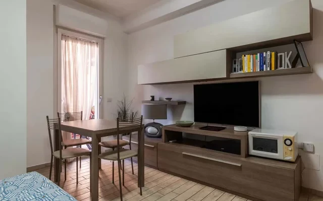 Sleek flat w/ easy access to central Rome 1