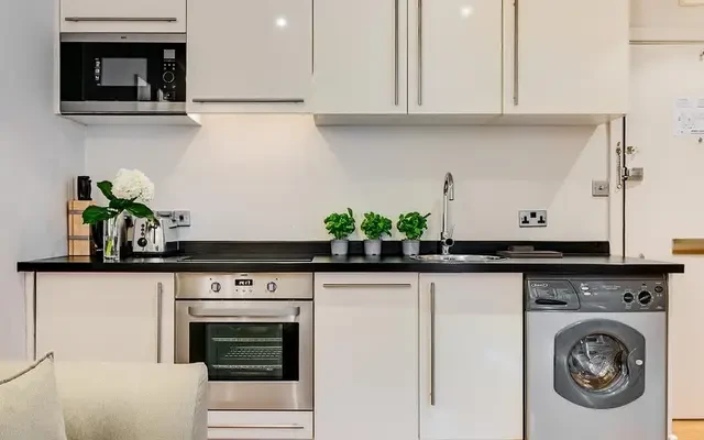 Sloane Avenue 11039# 1