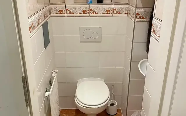 Bright double bedroom near the University of Music and Performing Arts 3