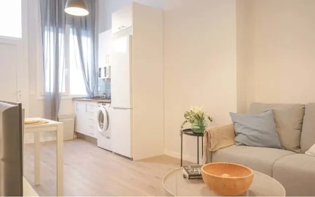 Paseo Perales, 70-72. Local 3 0