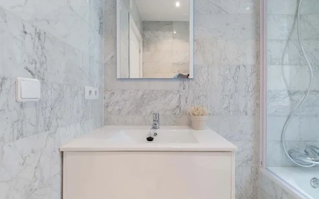 HERMOSO PISO EN CALLE MANTUANO DE 3 HABITACIONES 1