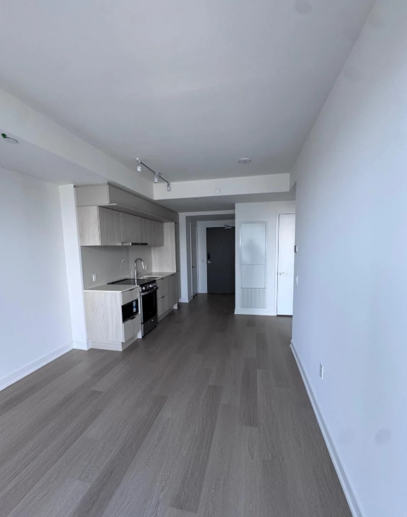 448 Burnhamthorpe Road West 3