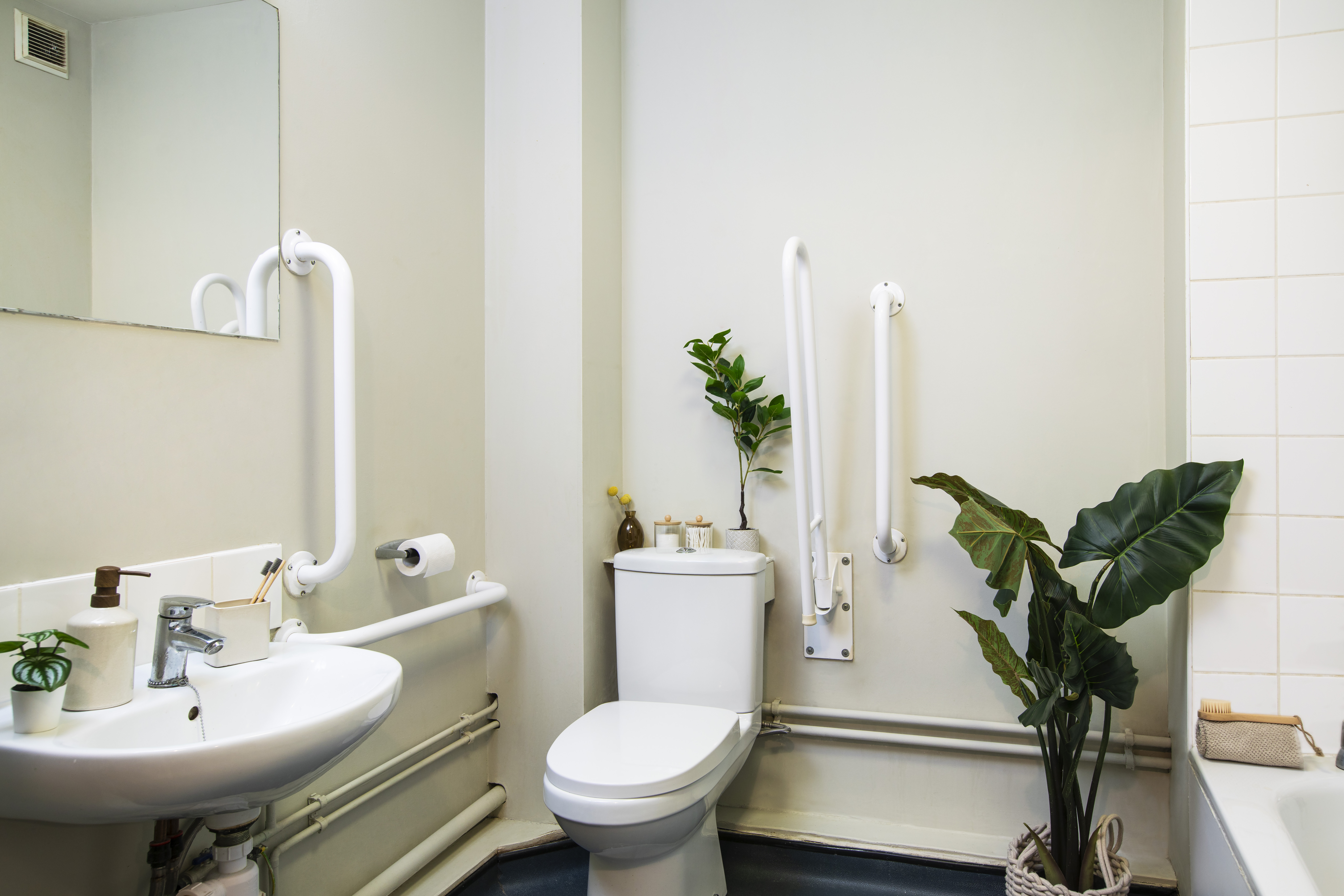 PARTLY ACCESSIBLE STUDIO