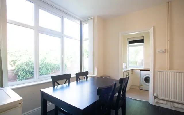 Radmoor Road, LE11 3BS 1
