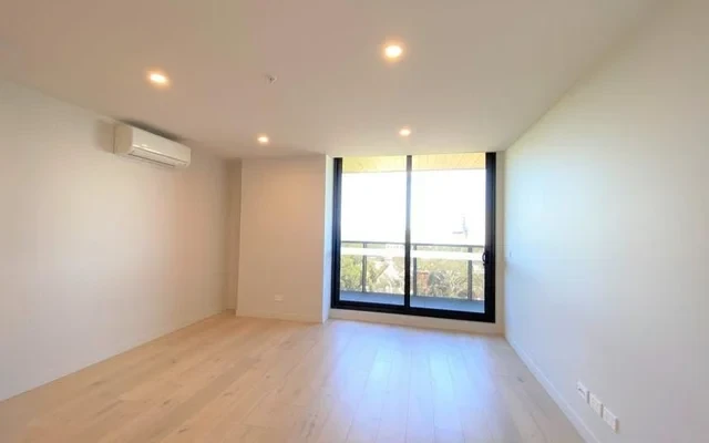 999 Whitehorse Road 3