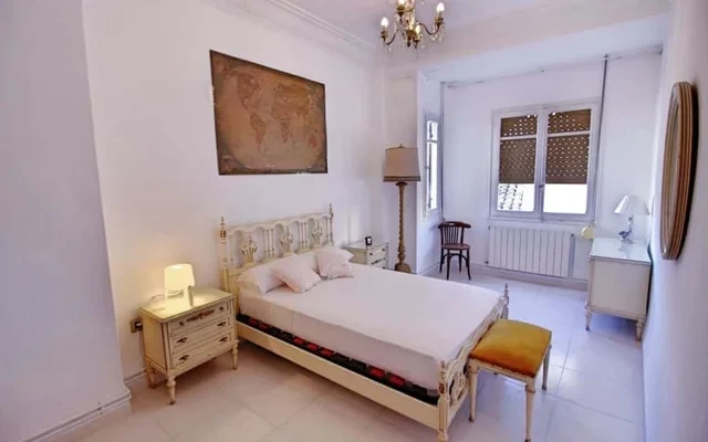 Piso de 4 habitaciones en Ciutat Vella 0