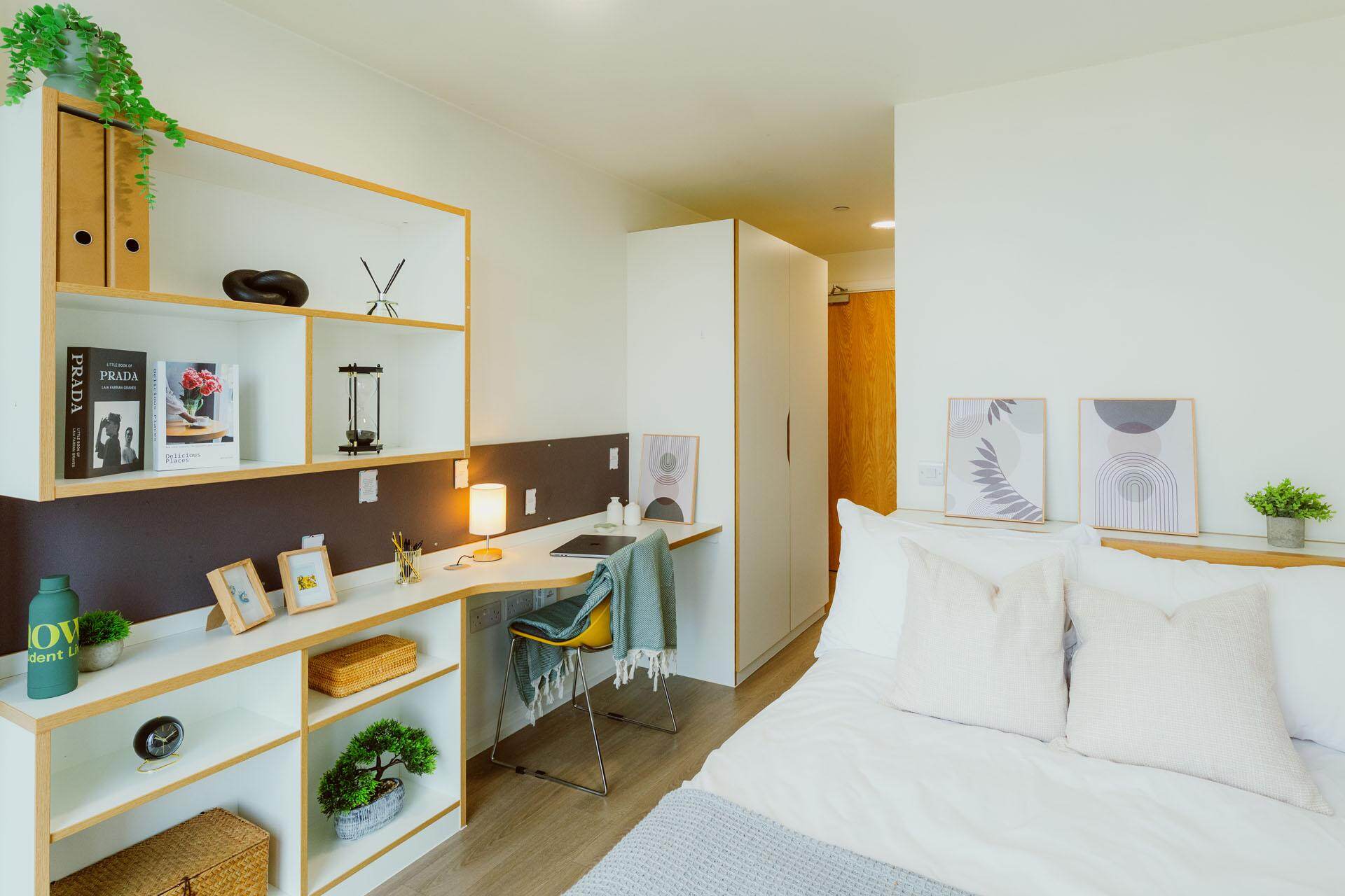 Platinum En Suite (High Floors, City View)