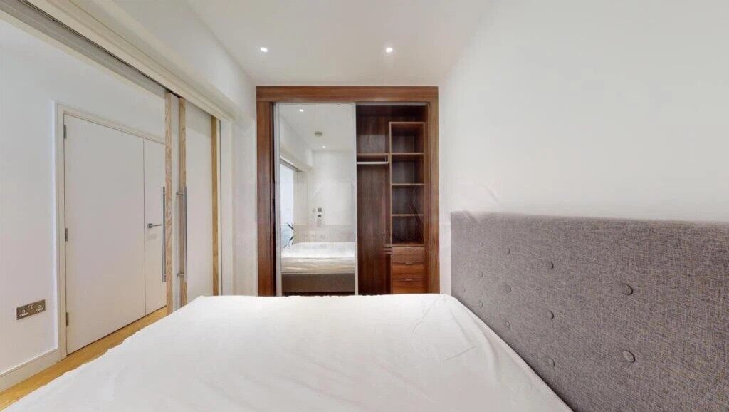 LH-Nine Elms Point 3