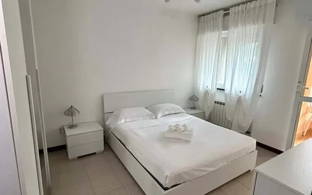 Charming 2-bed flat w/ balcony & parking 3