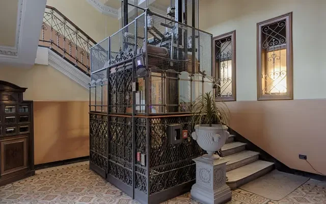 studio near Via Giovanni Botero 3