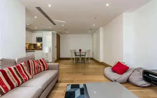 Red Lion Court 2
