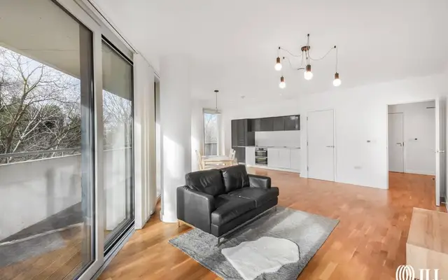 Colonial Drive London W4 3